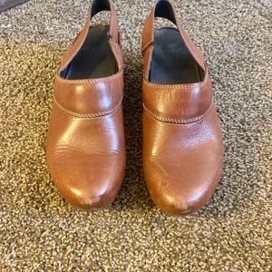 Dansko Pearl size 39 clogs in brown